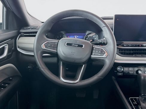 Used 2025 Jeep Compass Limited image 18