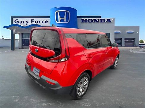 Used 2020 Kia Soul LX image 2