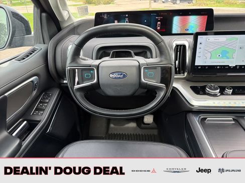 Used 2025 Ford Expedition Platinum w/ Driver's Package AWD/4WD image 19