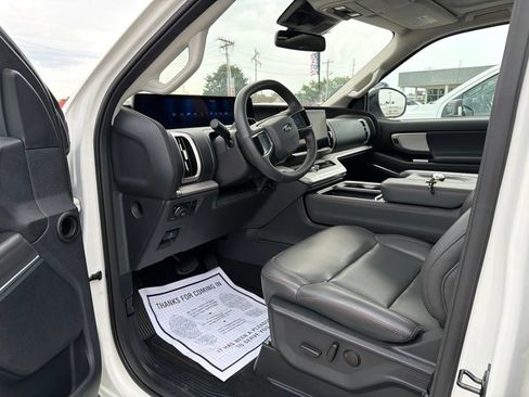 Used 2025 Ford Expedition Active AWD/4WD image 23