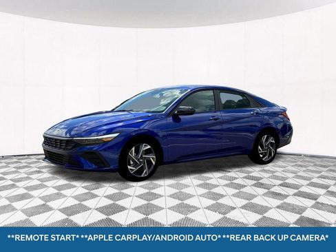 Used 2025 Hyundai Elantra Sport FWD image 2