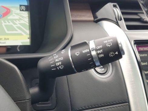 Used 2020 Land Rover Discovery HSE Luxury AWD/4WD image 24
