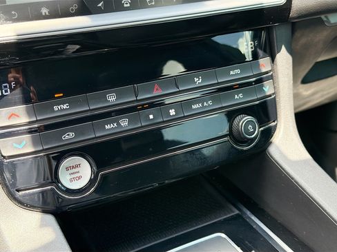 Used 2019 Jaguar F-PACE Premium AWD/4WD image 32