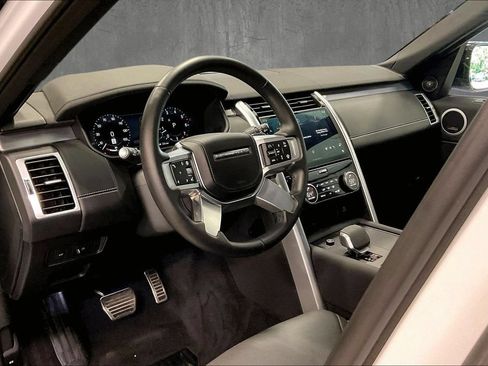 Certified 2025 Land Rover Discovery Dynamic SE AWD/4WD image 18