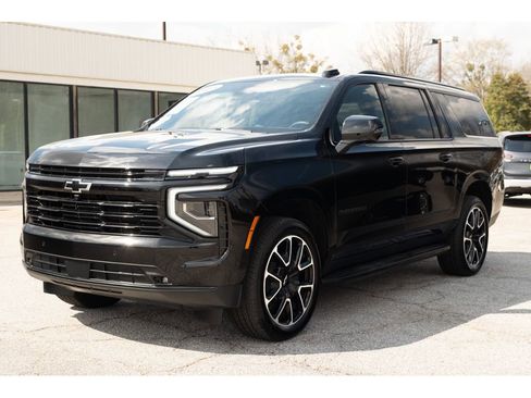 Used 2025 Chevrolet Suburban RST w/ Comfort Package image 3