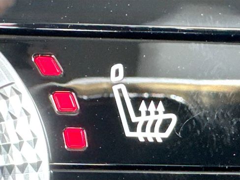 Used 2025 Mitsubishi Outlander SE image 22