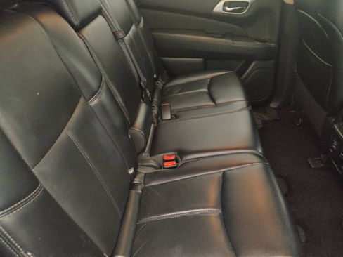 Used 2018 Nissan Pathfinder SL image 19