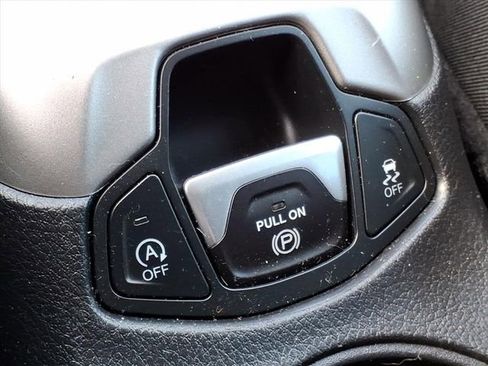 Used 2021 Jeep Compass Latitude image 13