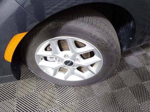 Used 2025 Kia Soul LX w/ LX Technology Package FWD image 35