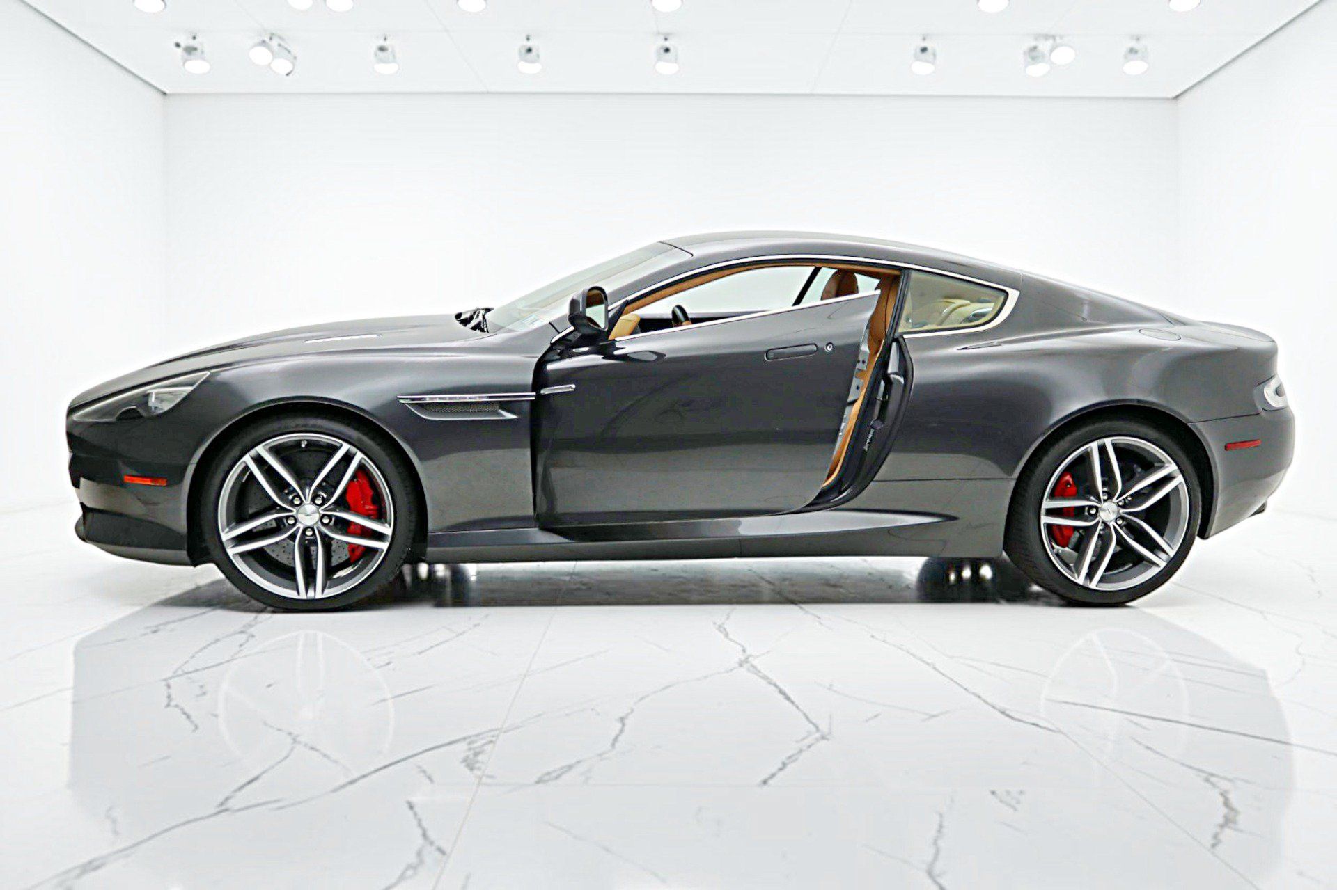 Used 2012 Aston Martin Virage Coupe RWD image 5