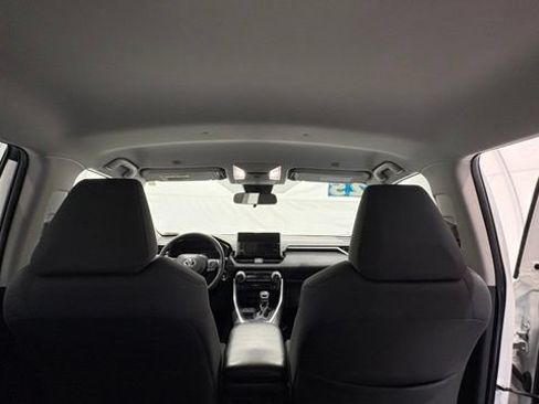 Used 2025 Toyota RAV4 XLE FWD image 28