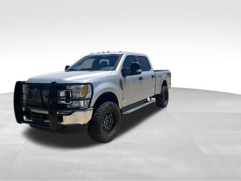 Used 2017 Ford F250 XL w/ STX Appearance Package AWD/4WD image 7