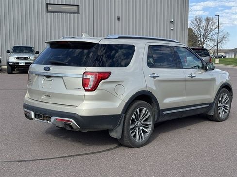 Used 2017 Ford Explorer Platinum AWD/4WD image 4