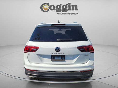 Used 2022 Volkswagen Tiguan SE image 3
