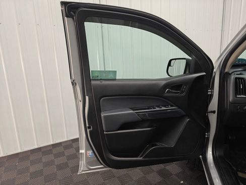 Used 2019 Chevrolet Colorado Z71 AWD/4WD image 32