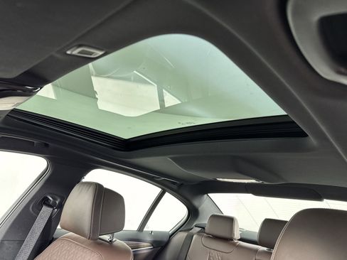 Used 2022 BMW 540i xDrive w/ Premium Package image 19