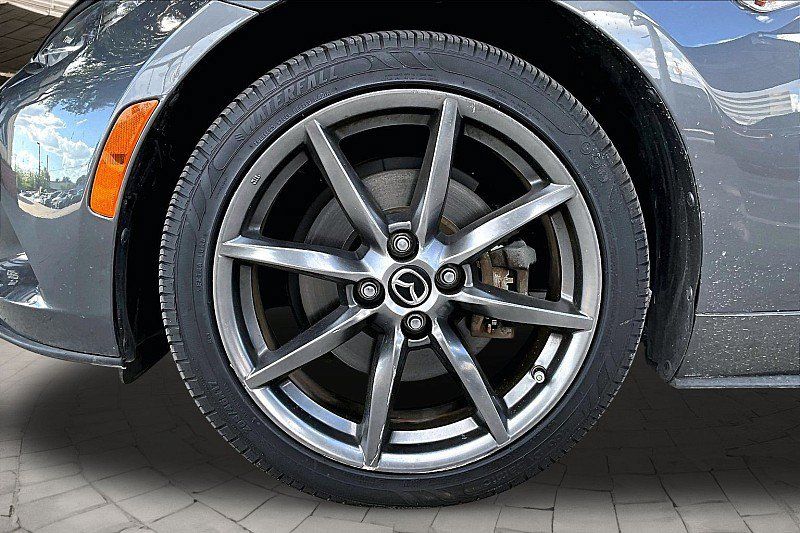 Used 2017 MAZDA MX-5 Miata RF Grand Touring RWD image 6
