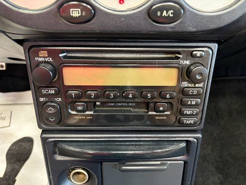 Used 2001 Toyota MR2 RWD image 12