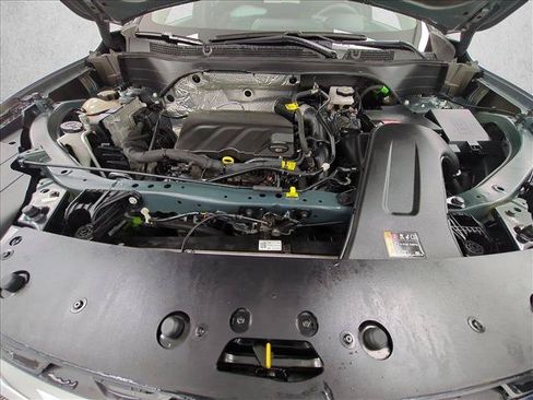 Used 2025 Chevrolet Trax LT FWD image 24