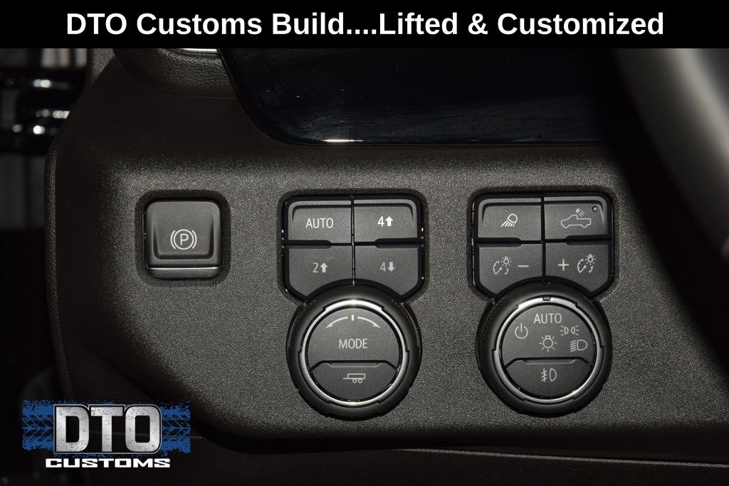 Used 2025 Chevrolet Silverado 1500 High Country w/ Midnight Edition AWD/4WD image 32