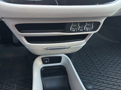Used 2024 Chrysler Pacifica Touring-L w/ Road Tripper Package AWD/4WD image 20