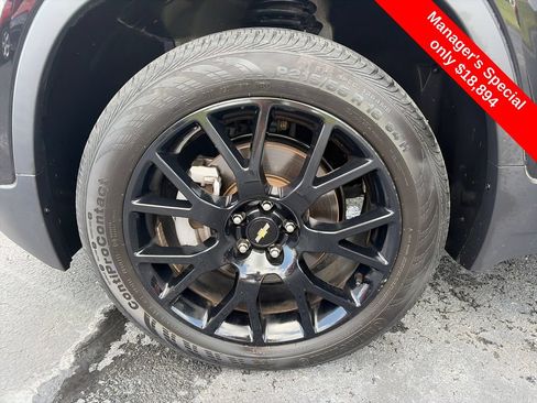 Used 2022 Chevrolet Trax LT w/ Midnight Edition AWD/4WD image 24