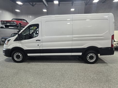 Used 2024 Ford Transit 250 148 Medium Roof RWD image 2