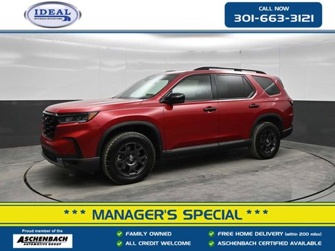 Used 2025 Honda Pilot TrailSport image 1