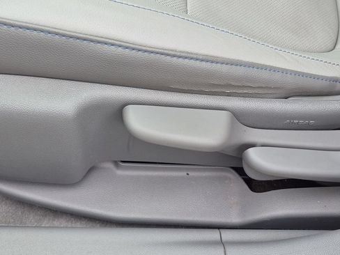 Certified 2018 Chevrolet Volt LT w/ Comfort Package FWD image 35