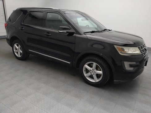 Used 2016 Ford Explorer XLT w/ Equipment Group 202A AWD/4WD image 11