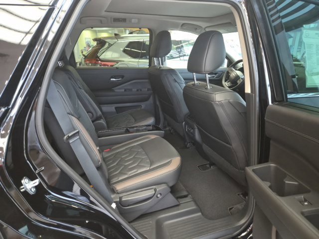 New 2026 Nissan Pathfinder Platinum AWD/4WD image 11