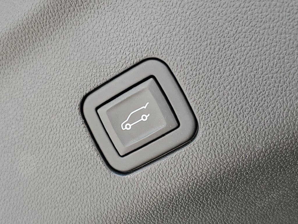 Used 2023 Cadillac Escalade Premium Luxury w/ Performance Package AWD/4WD image 41