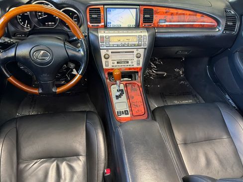 Used 2007 Lexus SC 430 Convertible RWD image 3