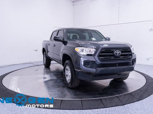 Used 2019 Toyota Tacoma SR image 3