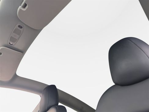 Used 2023 Tesla Model Y Long Range image 33