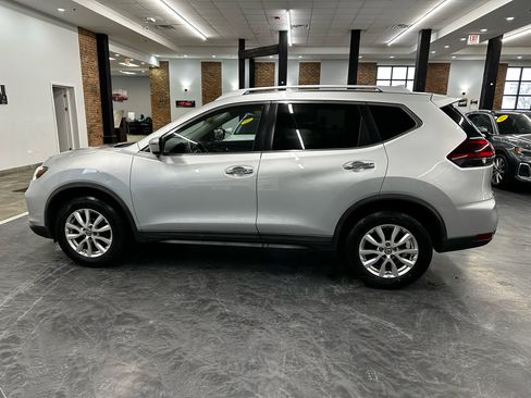 Used 2018 Nissan Rogue SV image 8