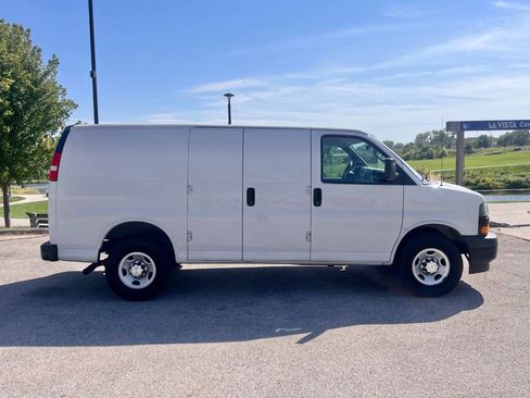 Used 2019 Chevrolet Express 2500 image 2