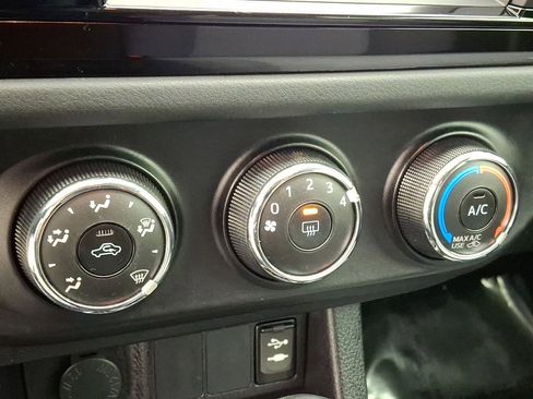 Used 2016 Toyota Corolla L image 19