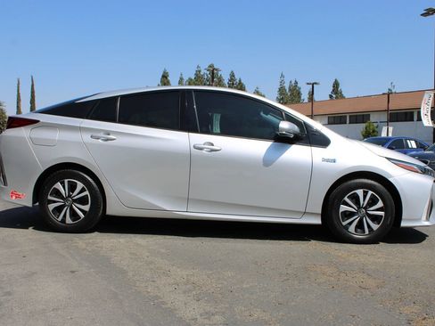 Used 2018 Toyota Prius Prime Premium FWD image 42