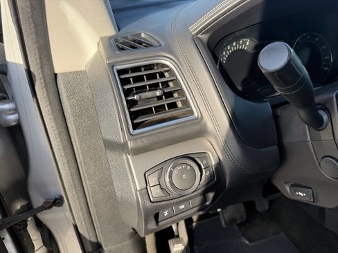 Used 2016 Ford Explorer Platinum image 11