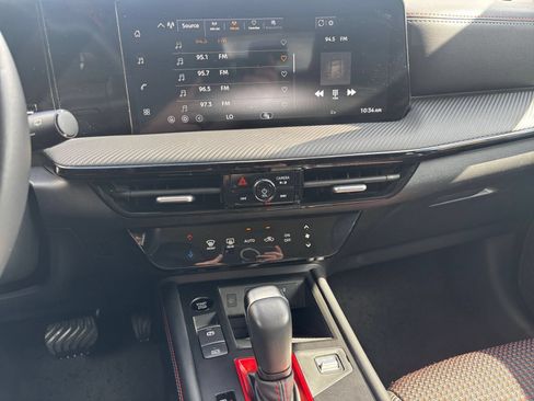 Used 2026 Nissan Kicks SR AWD/4WD image 16
