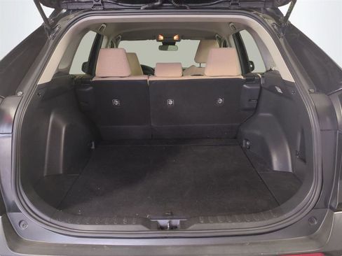 Used 2019 Toyota RAV4 LE FWD image 14