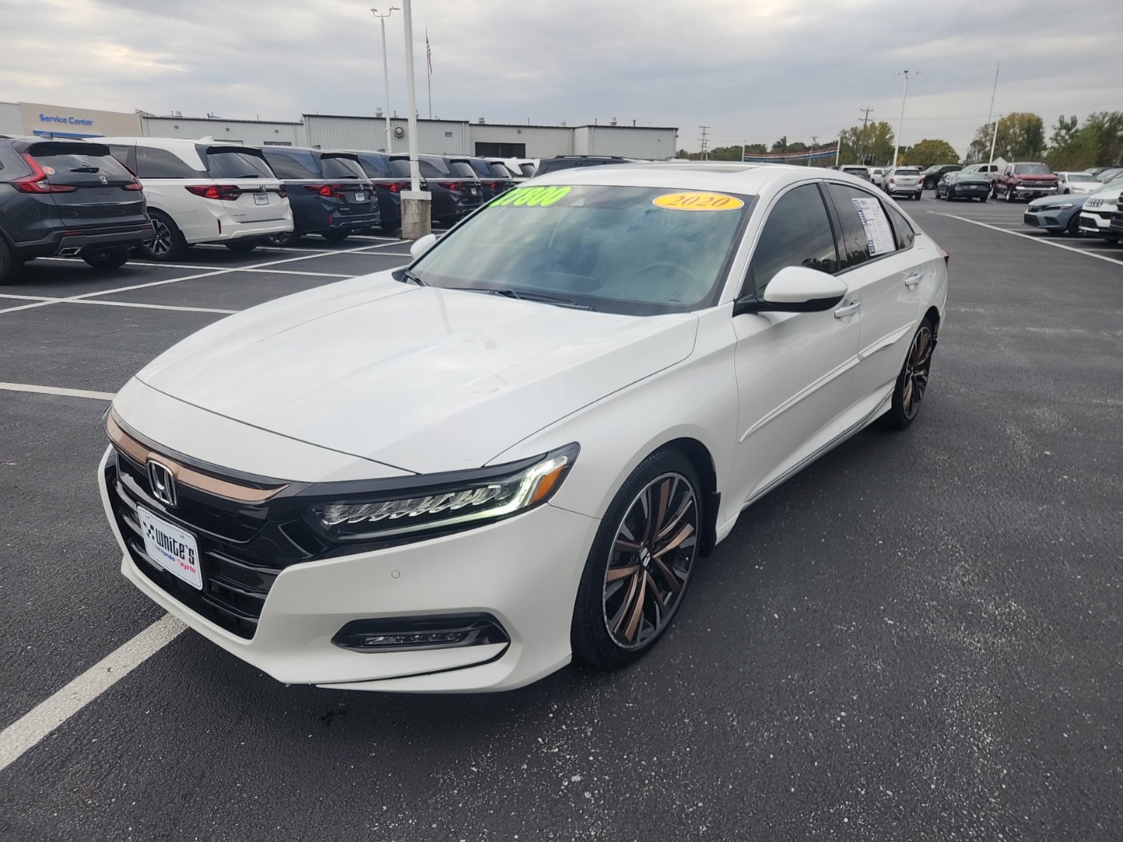 Used 2020 Honda Accord Touring image 2