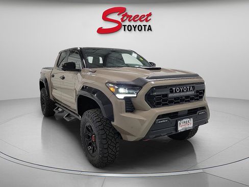 Used 2025 Toyota Tacoma 4x4 Double Cab Hybrid image 5