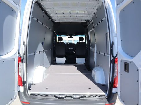 Used 2025 Mercedes-Benz Sprinter 2500 image 29