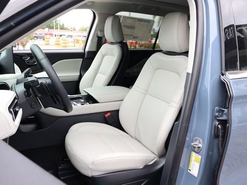 New 2026 Lincoln Aviator 2WD image 13