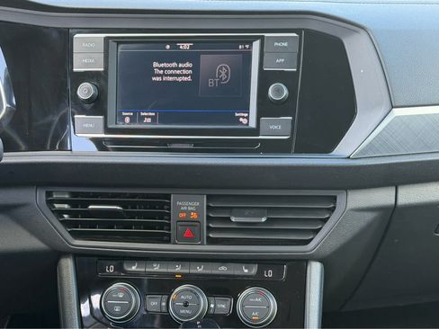 Used 2023 Volkswagen Jetta SE FWD image 20