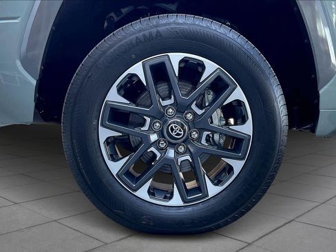 Used 2025 Toyota Tundra Limited image 10