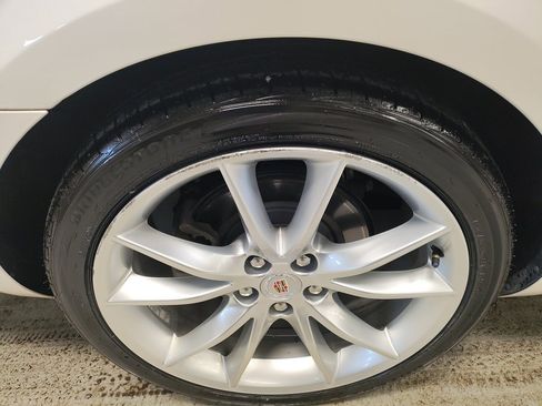 Used 2013 Cadillac XTS Premium image 3