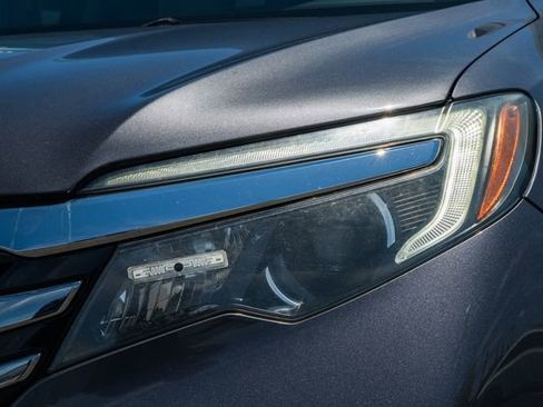 Used 2017 Honda Pilot Touring image 13